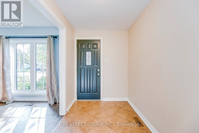 Photo - 2281 Devon Rd