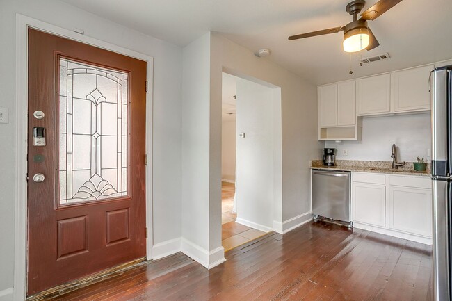 Photo - 3256 Greene Ave Unit 3256 Greene-2028