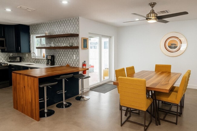 Photo - 3530 NE 13th Ave Unit ID1239382P