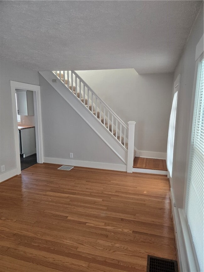 227 W Ivy St