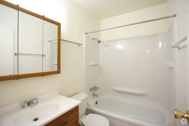 2BR, 1BA - 800 SF