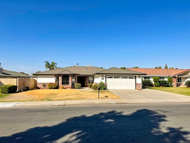 Lovely Home in Northeast Bakersfield - Lovely Home in Northeast Bakersfield