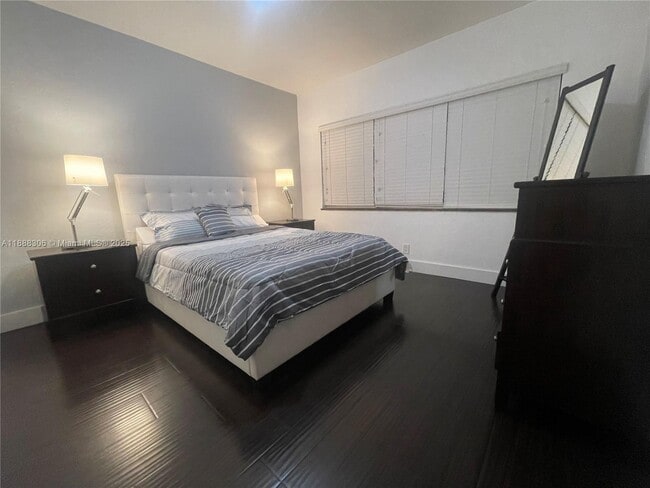 Photo - 990 Meridian Ave Unidad -