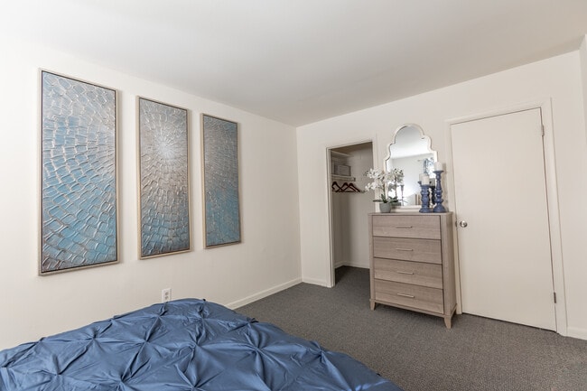 Photo - Lawyers Hill Apartments