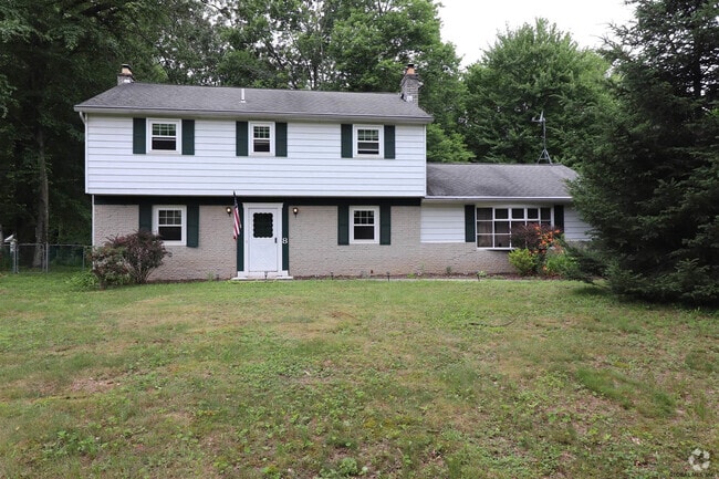 Building Photo - 8 Sweet Brier Dr Rental