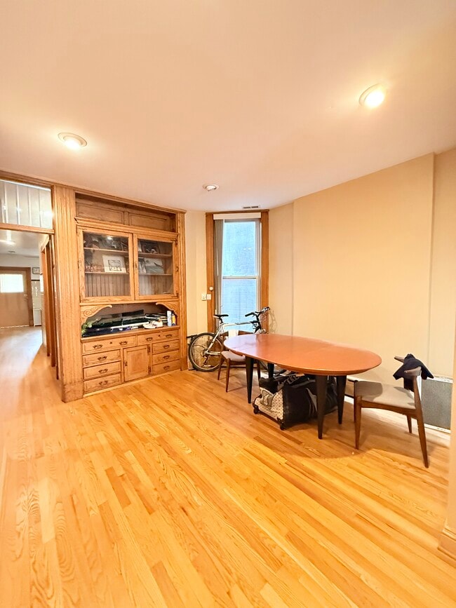 Photo - 2123 N Seminary Ave Unit 1