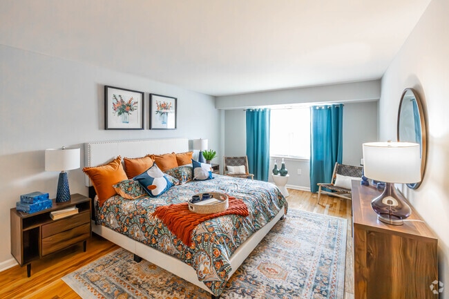 2BR, 2BA - 1,248SF - Primary Bedroom