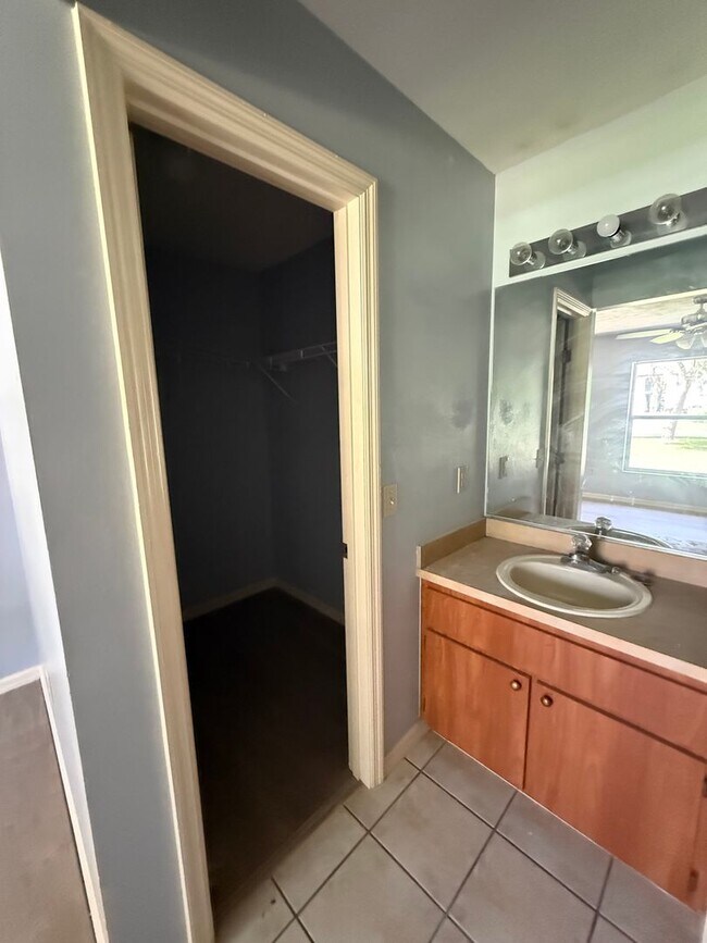 2060 NW 42nd St