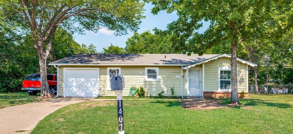 Photo - 1407 Helen Cir