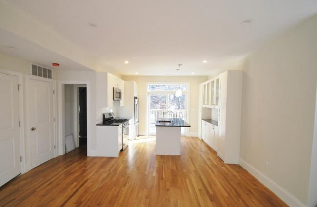 Photo - 143 Marcella St