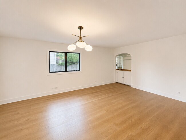 Photo - 707 W Woodland Rd
