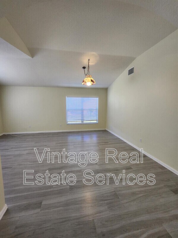 Photo - 819 Sandy Trail Pl