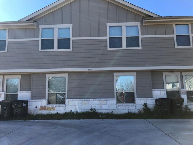 Building Photo - 2212 Creekside Ln