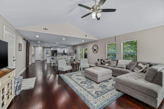 Photo - 1105 Florence St