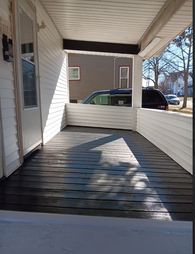 Photo - 1137 Bluff St