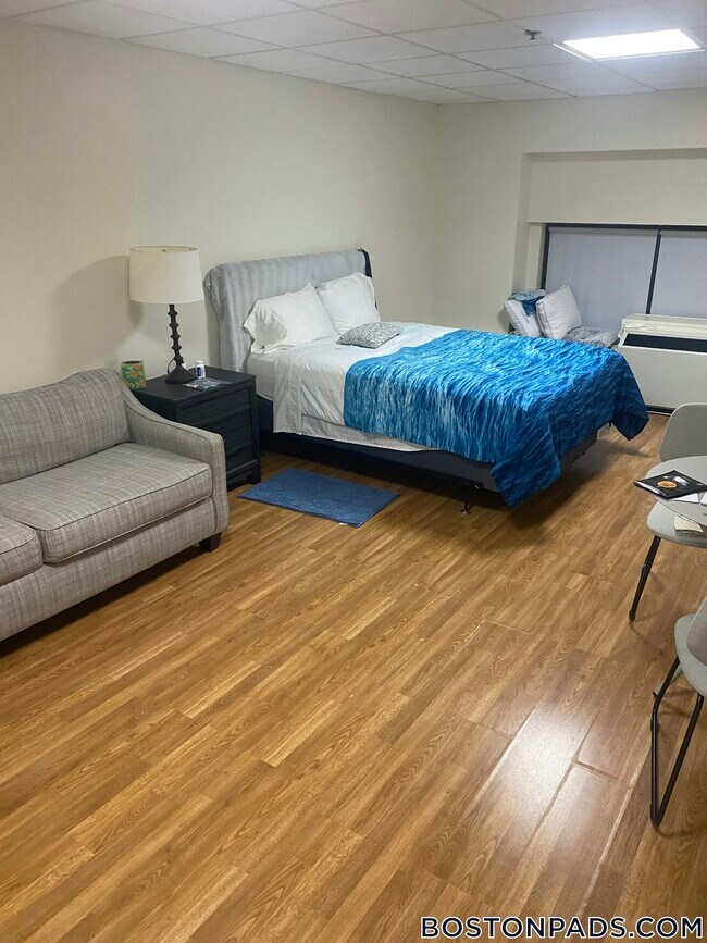 Photo - 62 Boylston St Unidad M18