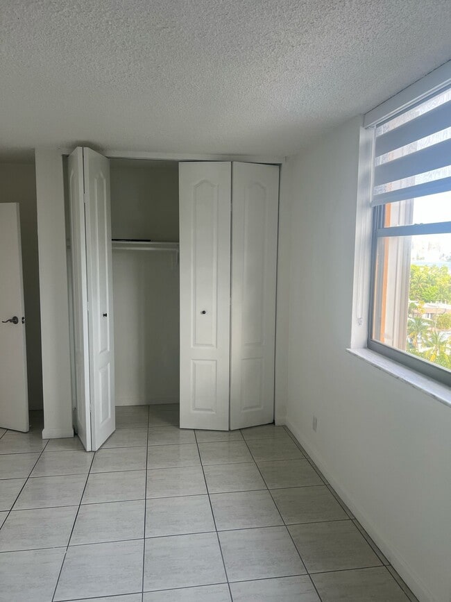 Building Photo - 2450 NE 135th St Unit 805 Rental