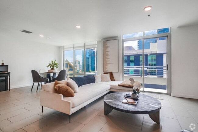 Building Photo - Penthouse Living in Charming Little Italy Unit 1751
