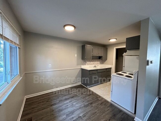 Photo - 1850 John Glenn Rd