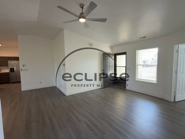 Photo - 560 Huntington Point Ln