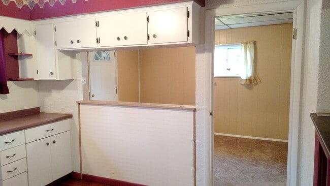 Photo - Two Bedroom House in Jefferson Hills With Central Air And Detached One Car Garage - Fenced In Yard