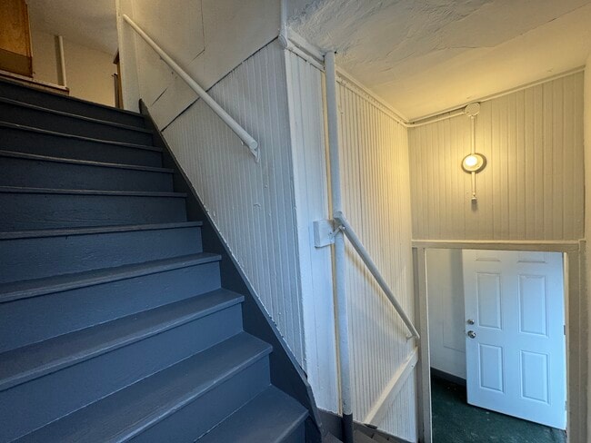 Building Photo - 1865 Fisher St Unit 2.0