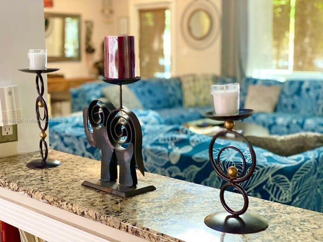 Photo - 736 Hollywood Blvd