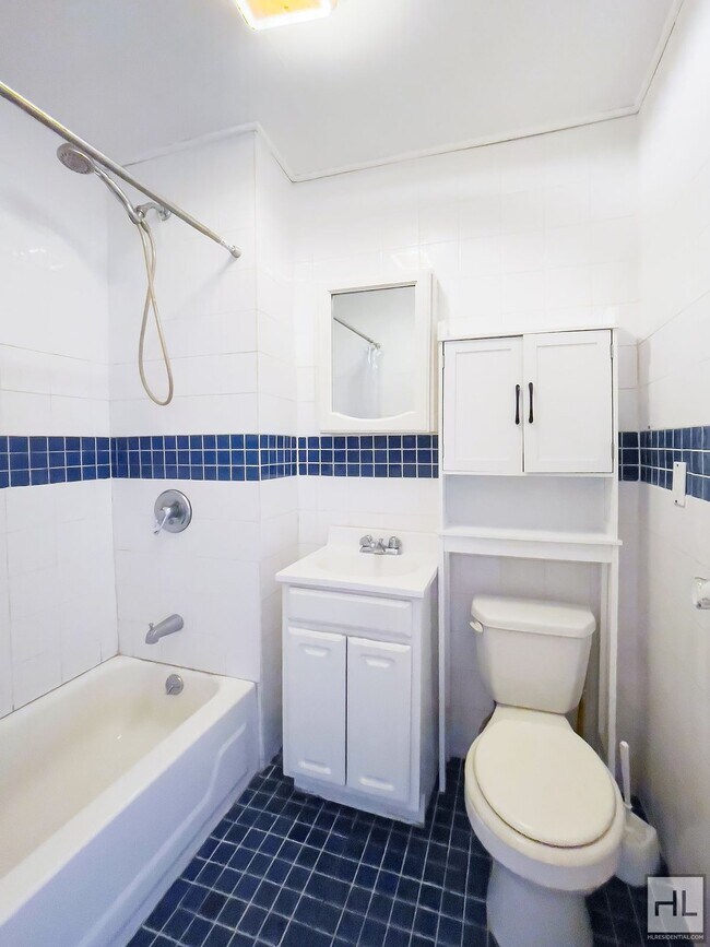 Photo - 2BR 2BA Private Backyard On Bushwick/Ridgewood Border Unidad 1B