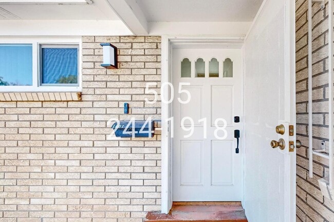 Photo - 1601 Georgia St NE