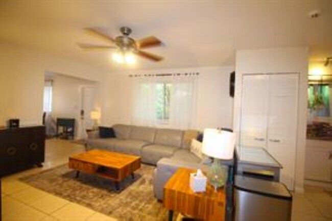 Photo - 724 NE 23rd Dr Unit 1