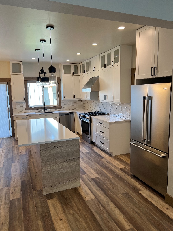 Photo - 4559 Alexander St