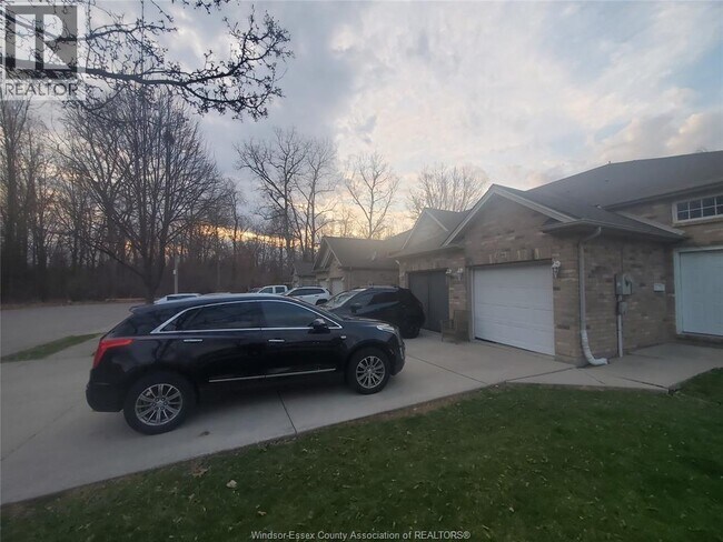 Photo - 2266 Lamont St