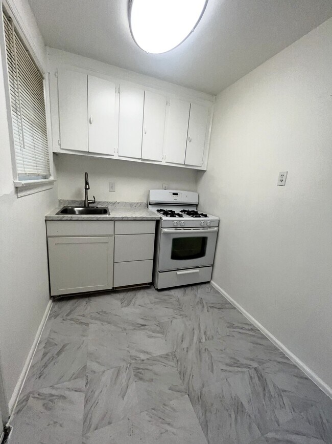 Photo - 1204 Yale Ave Unit 1204 Yale Avenue