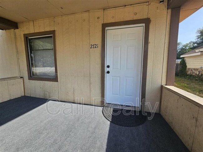 Photo - 2721 E Rowan Ave