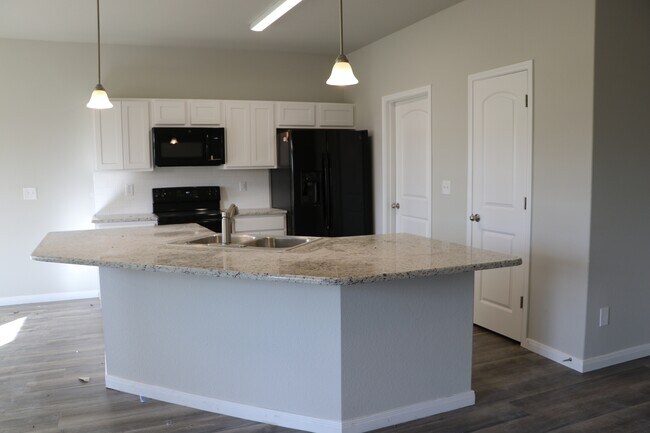 Photo - 612 Parkfield Ln