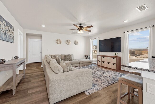 Photo - 401 Boxelder Dr