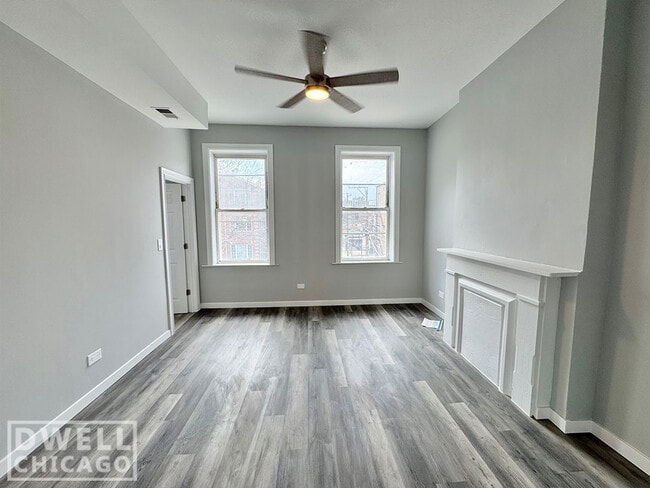 Building Photo - 1546 W Walton St