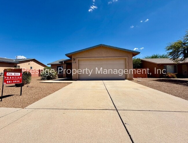 Building Photo - 3/2 Beautiful Rita Ranch Home With Open Design!!!