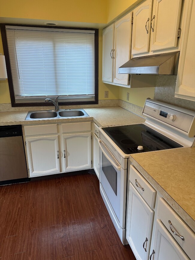 Photo - 2307 Prairie View E