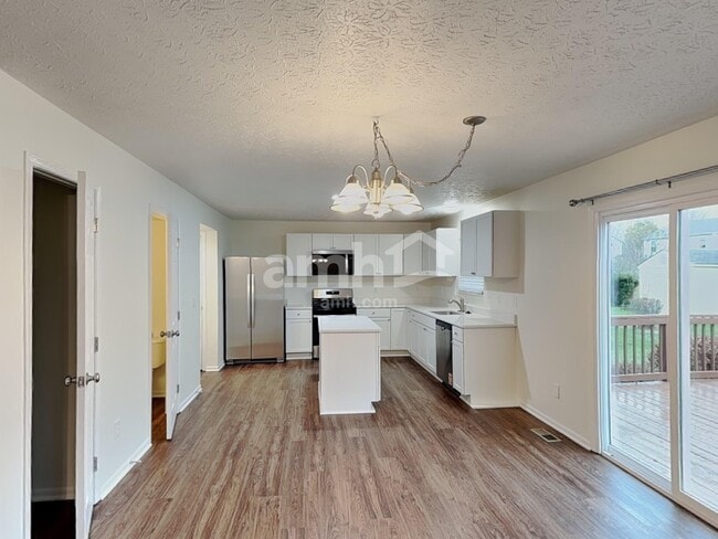 Photo - 912 Wallace Dr