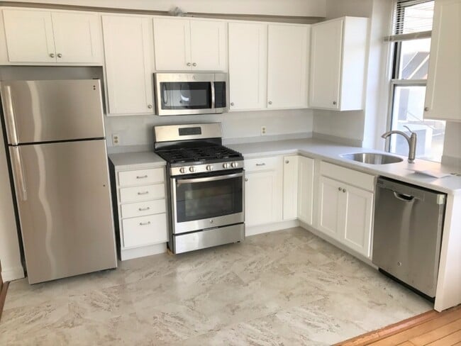 Photo - 378 Thames St