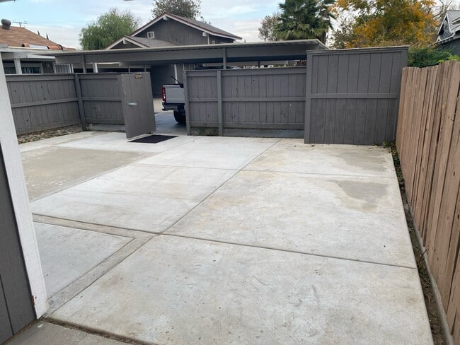 Photo - 1030 Kaweah St