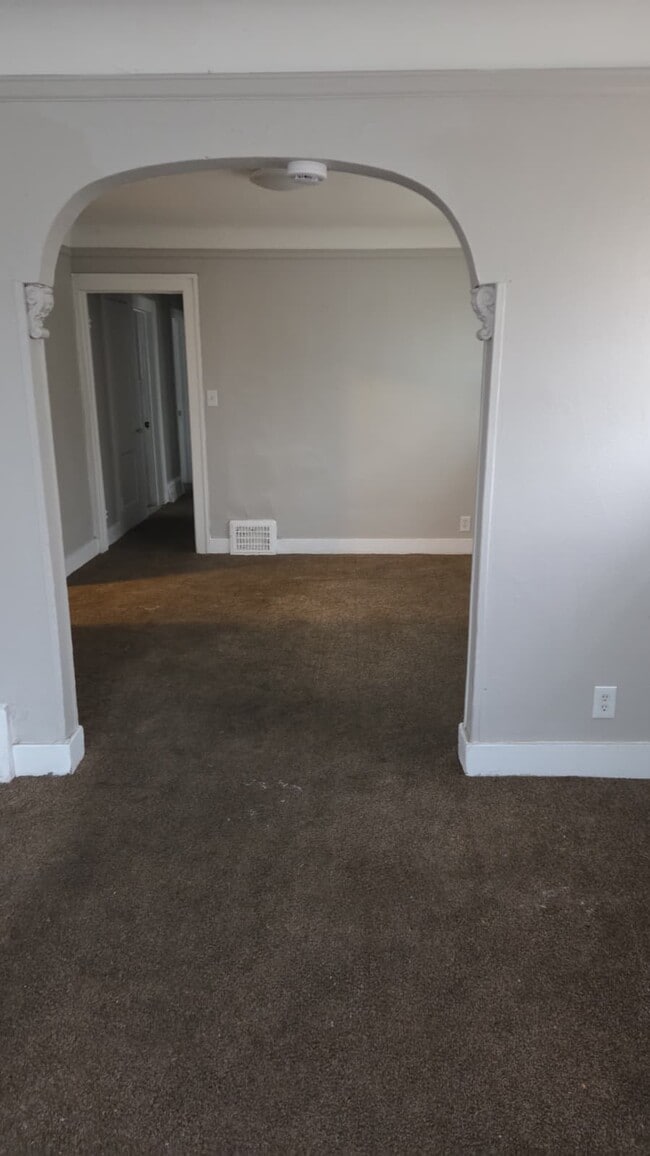 Photo - 13528 La Salle