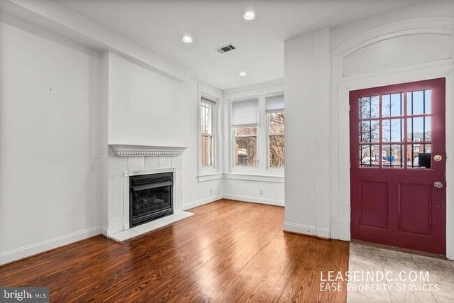 Photo - 203 R St NW