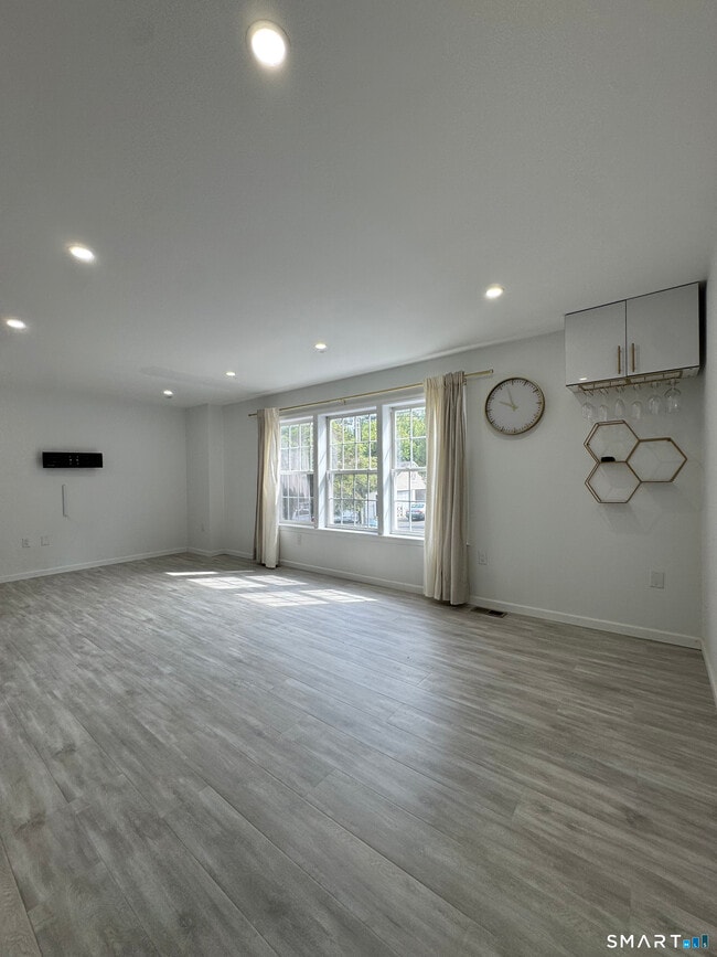 Photo - 136 W Cedar St