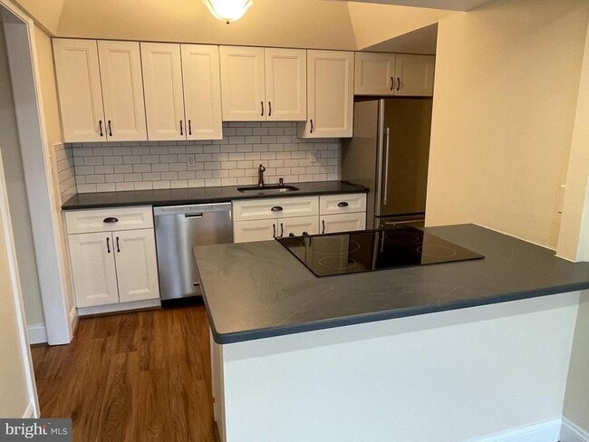 Photo - 121 E Chelsea Cir