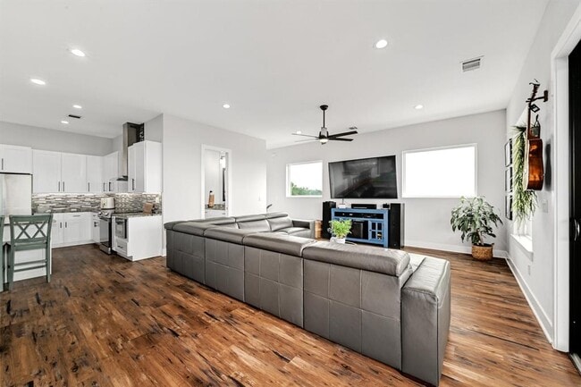 Photo - 18502 Venture Dr