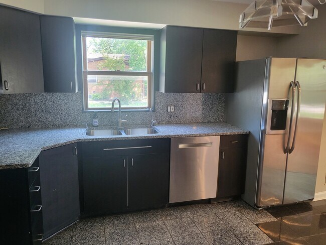 Photo - 3210 Thornberry Ln