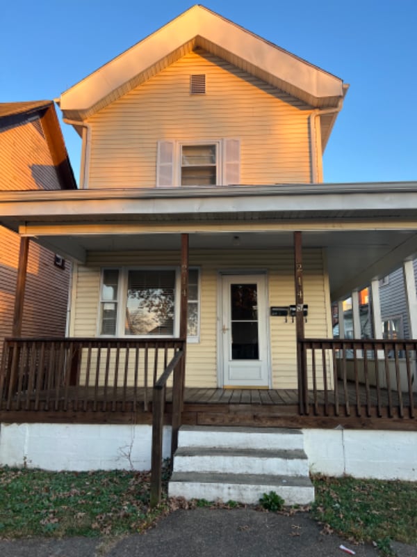 Building Photo - 214 Buffington St