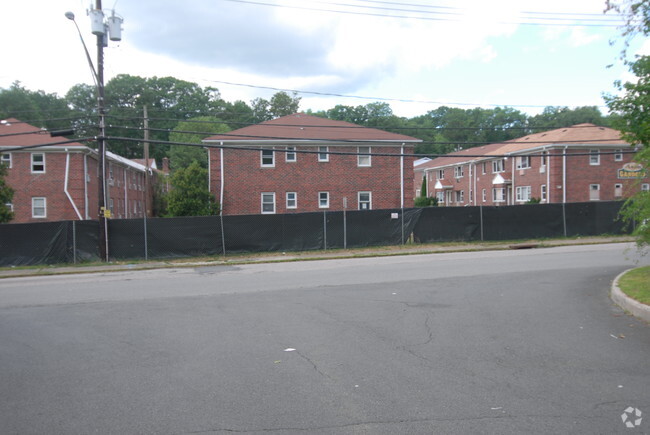 Photo - Avon Gardens